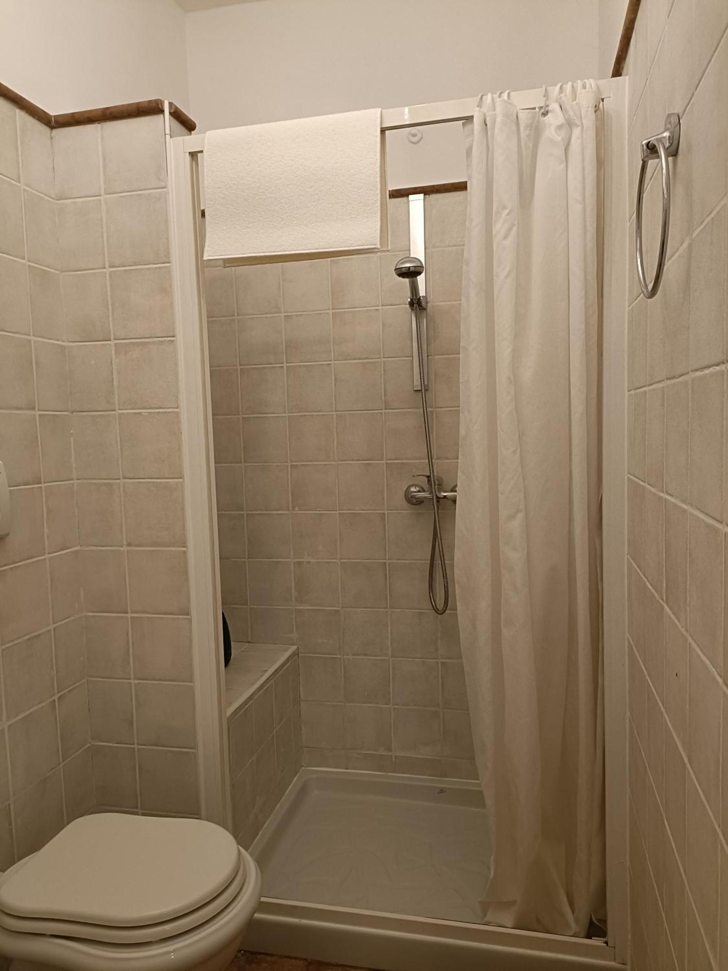 Garden Apartment Lesa Luaran gambar