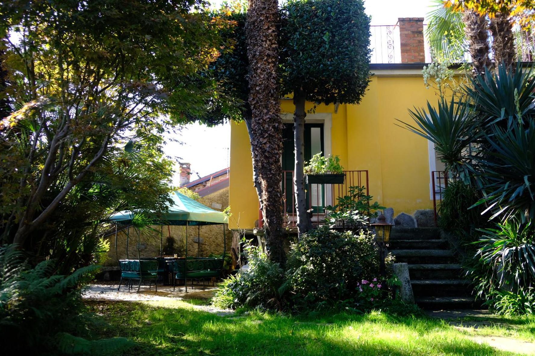 Garden Apartment Lesa Luaran gambar